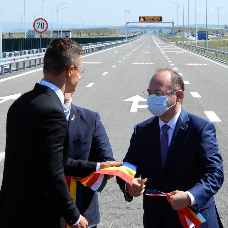 Átadták az M4-es autópálya Ártándig tartó szakaszát26